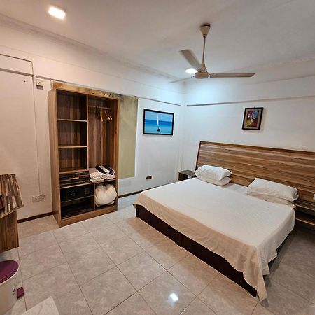 Batuta Maldives Surf View Hotell Thulusdhoo Exteriör bild