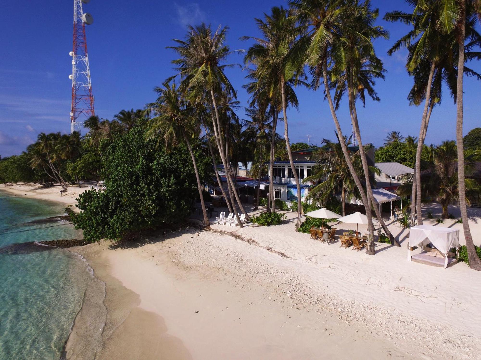 Batuta Maldives Surf View Hotell Thulusdhoo Exteriör bild