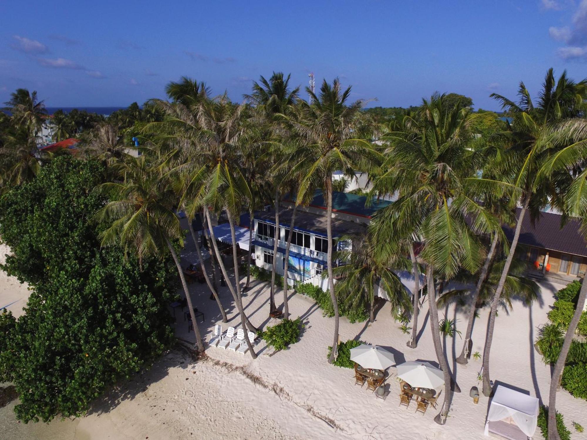 Batuta Maldives Surf View Hotell Thulusdhoo Exteriör bild