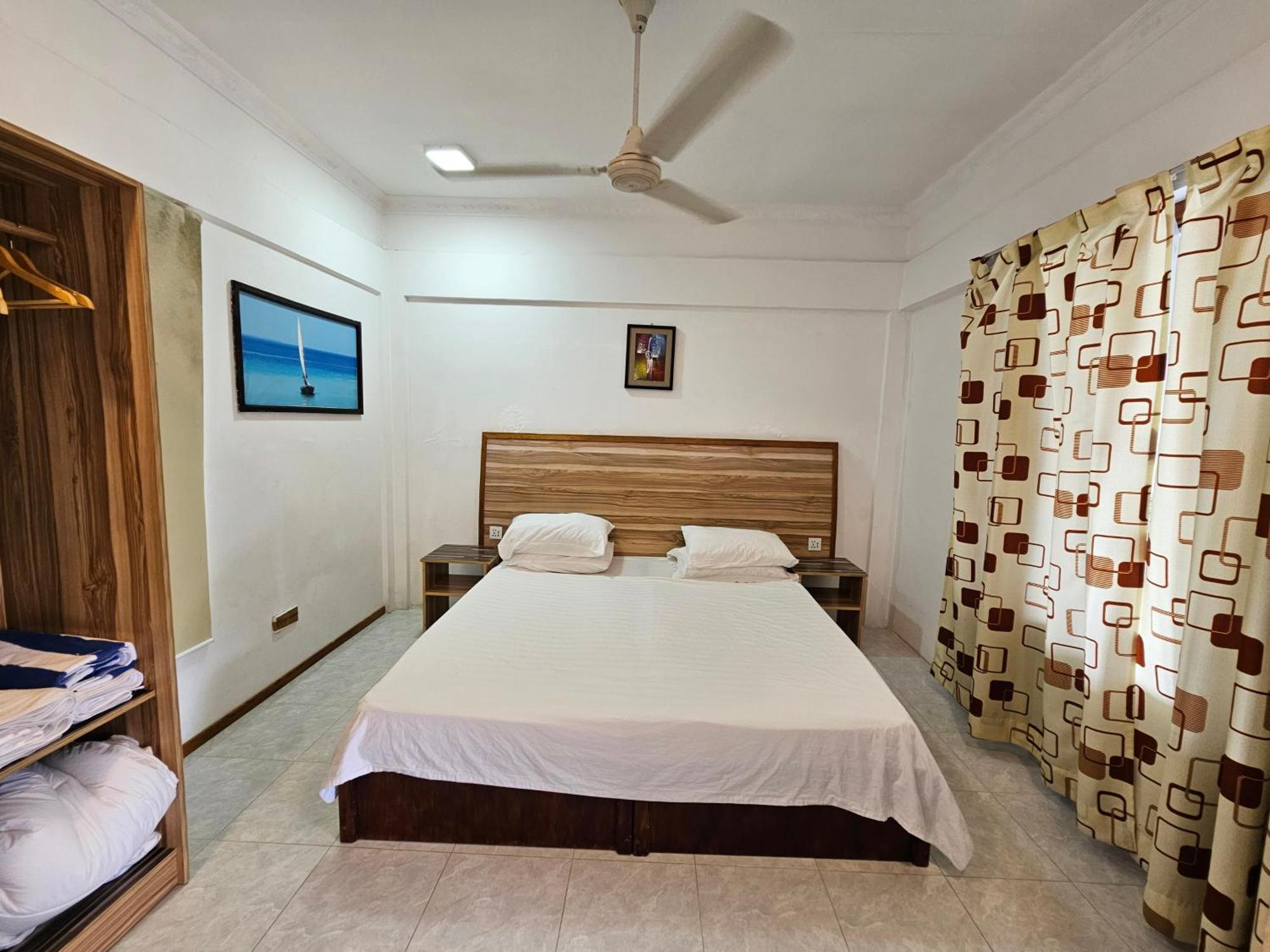 Batuta Maldives Surf View Hotell Thulusdhoo Rum bild