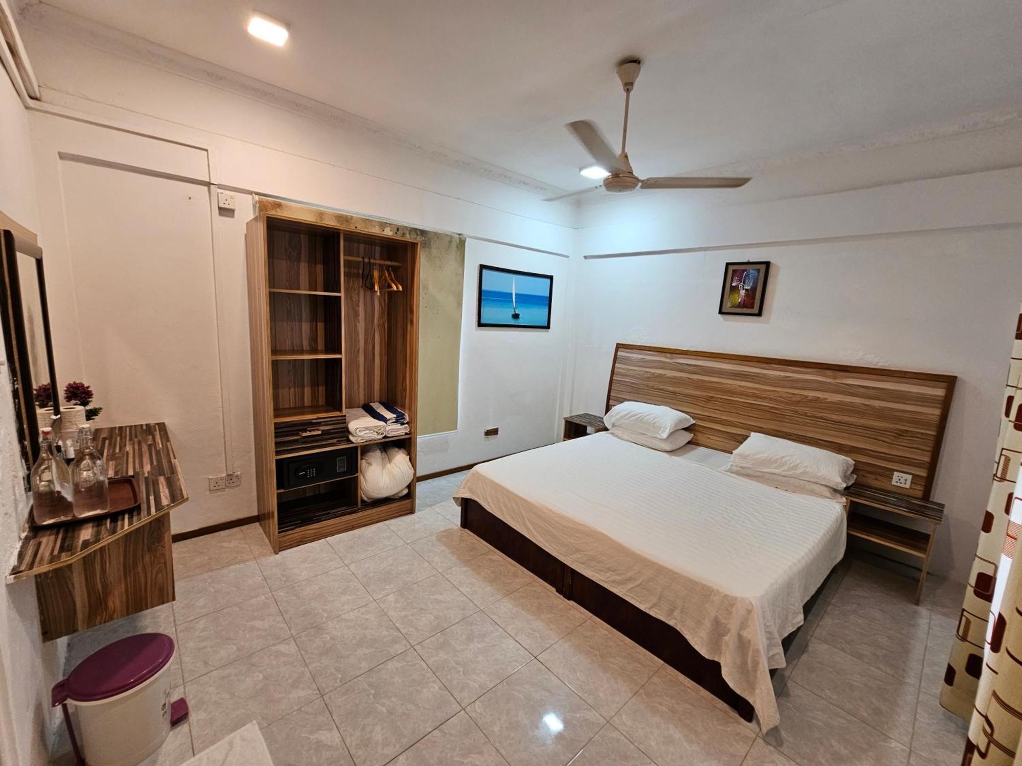 Batuta Maldives Surf View Hotell Thulusdhoo Exteriör bild