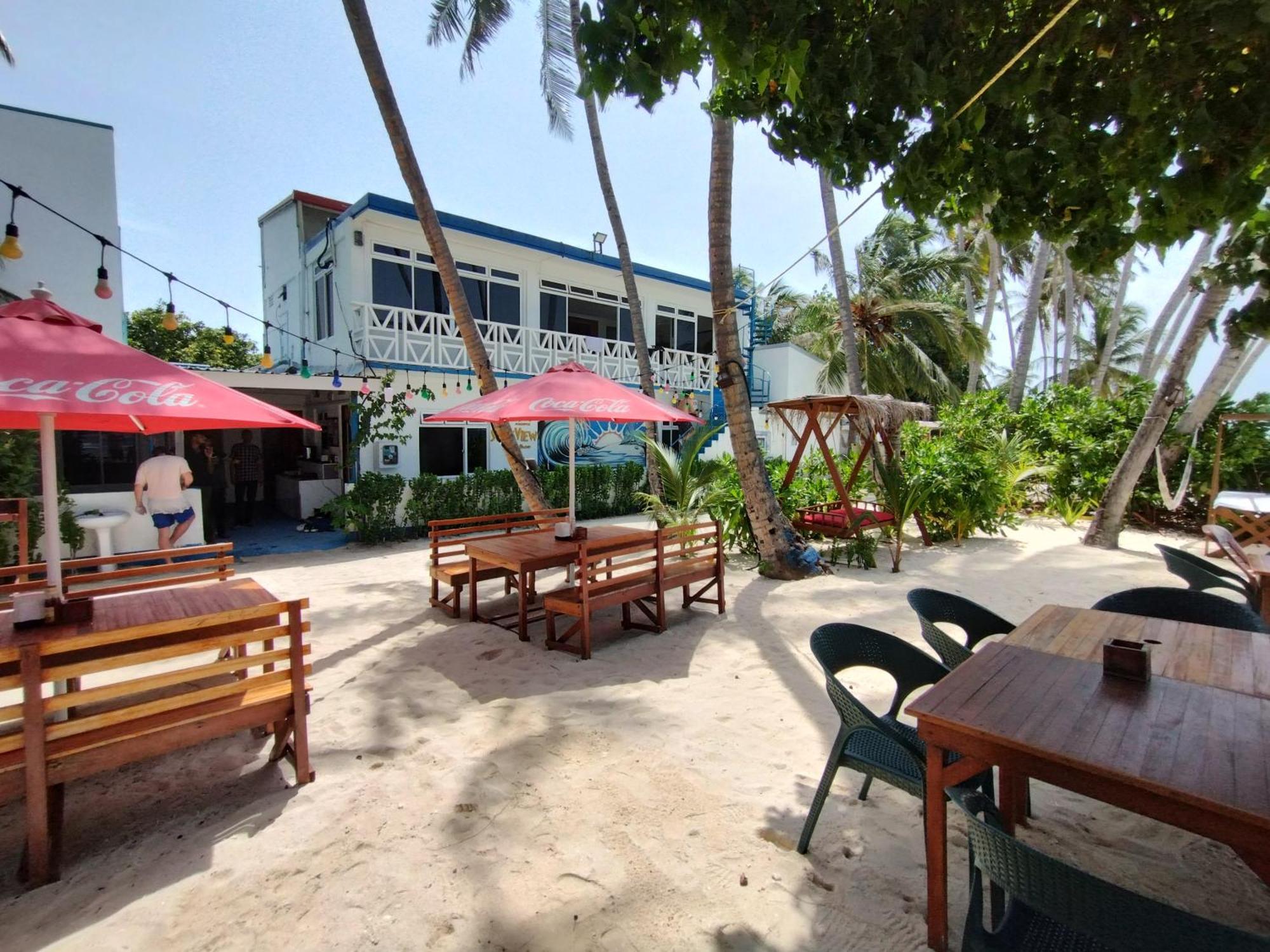 Batuta Maldives Surf View Hotell Thulusdhoo Exteriör bild