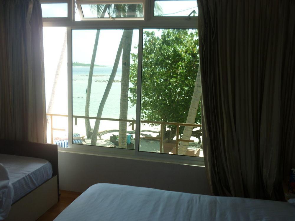 Batuta Maldives Surf View Hotell Thulusdhoo Exteriör bild