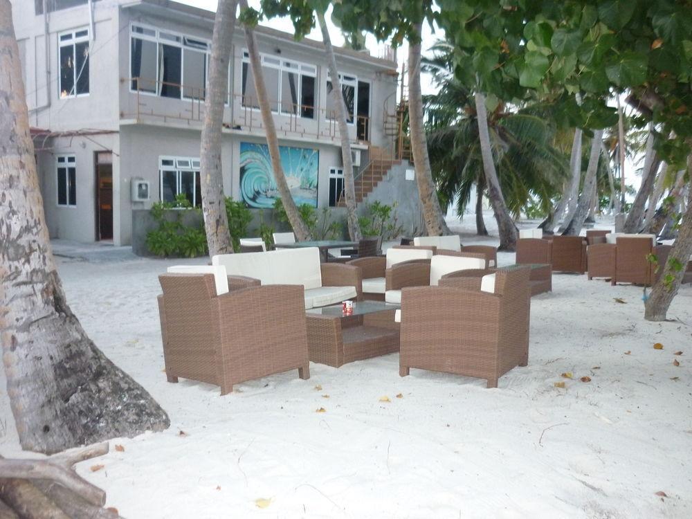 Batuta Maldives Surf View Hotell Thulusdhoo Exteriör bild