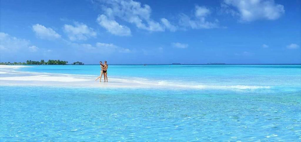 Batuta Maldives Surf View Hotell Thulusdhoo Exteriör bild