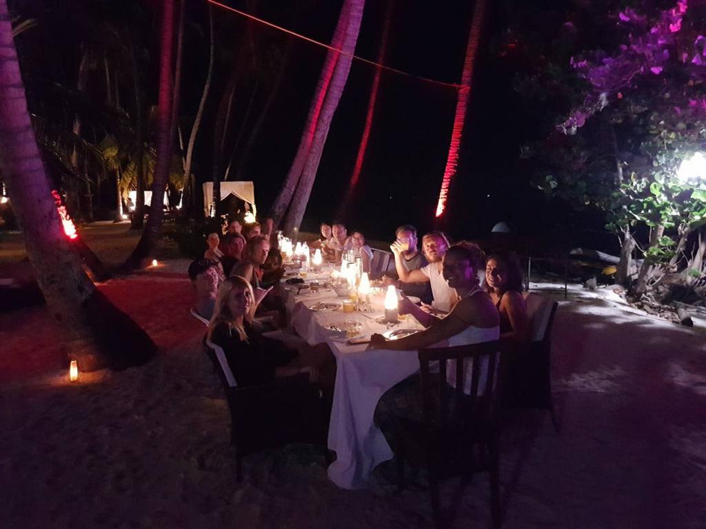 Batuta Maldives Surf View Hotell Thulusdhoo Exteriör bild