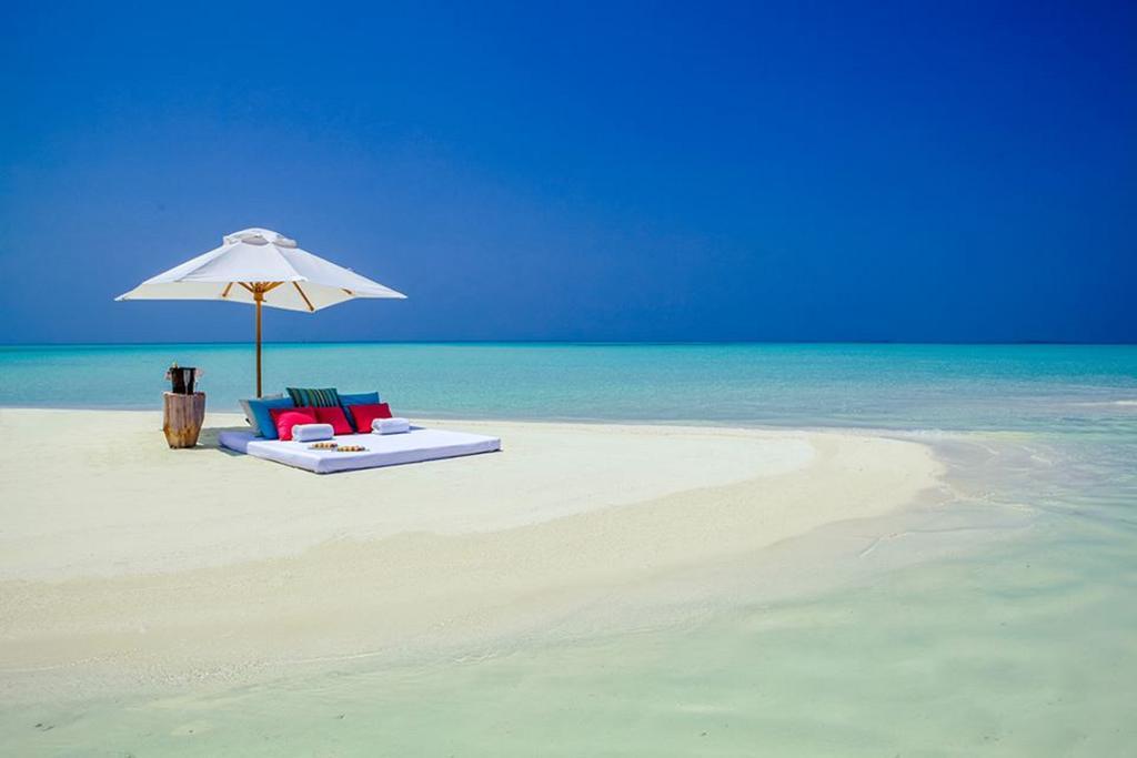 Batuta Maldives Surf View Hotell Thulusdhoo Exteriör bild