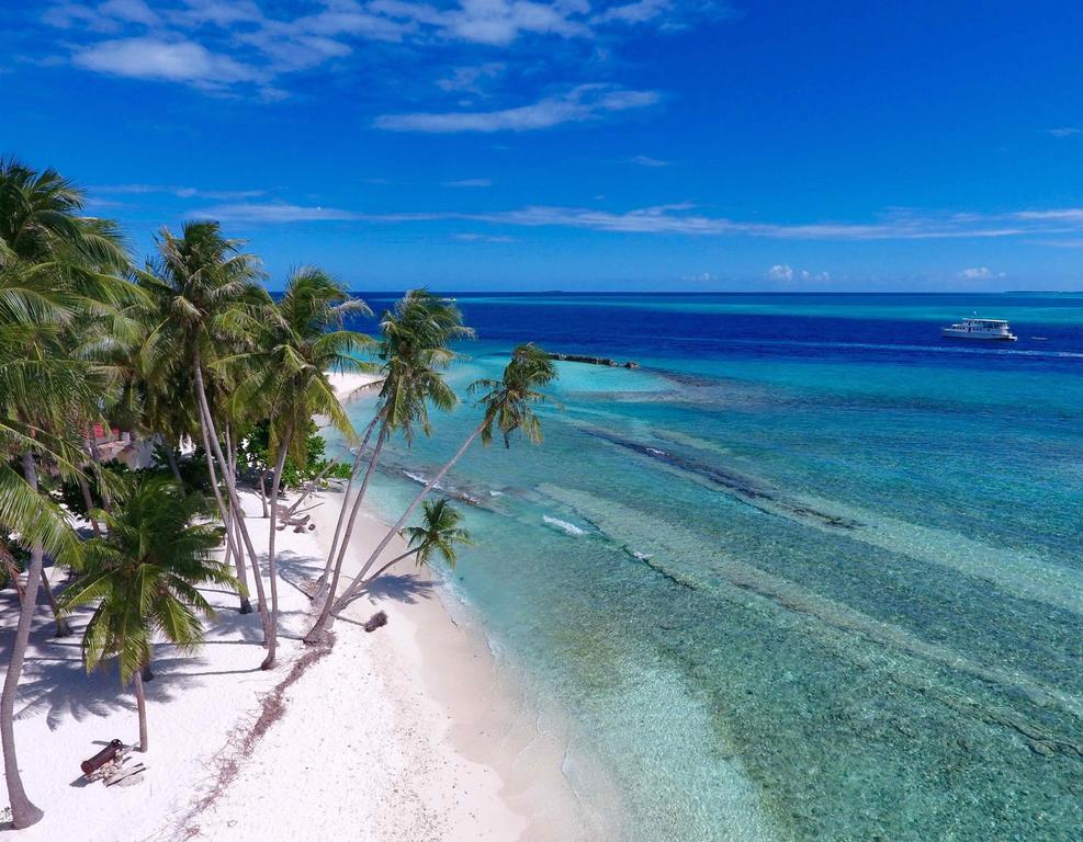 Batuta Maldives Surf View Hotell Thulusdhoo Exteriör bild