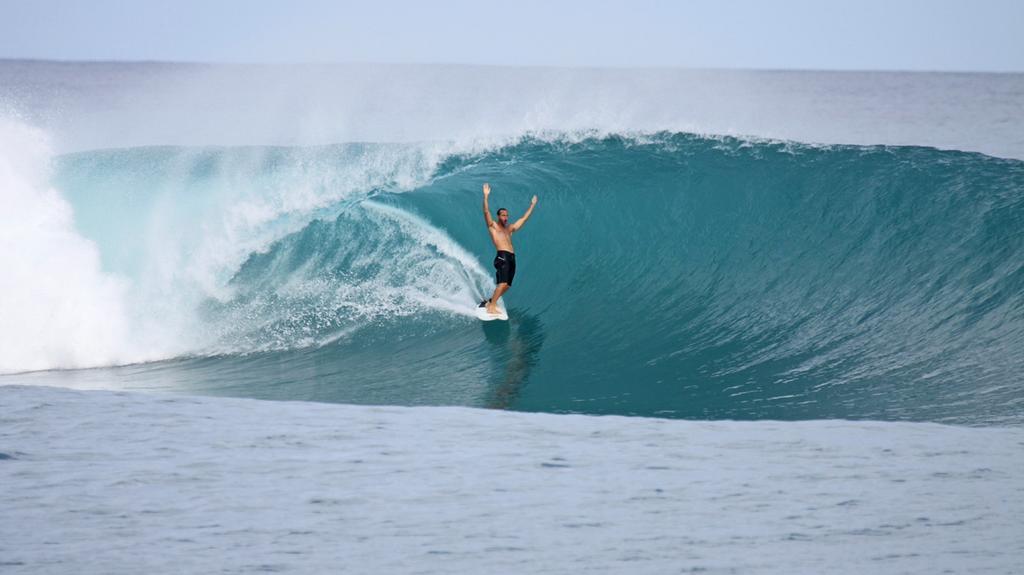 Batuta Maldives Surf View Hotell Thulusdhoo Exteriör bild