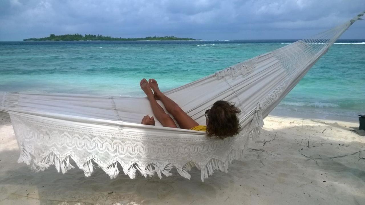 Batuta Maldives Surf View Hotell Thulusdhoo Exteriör bild