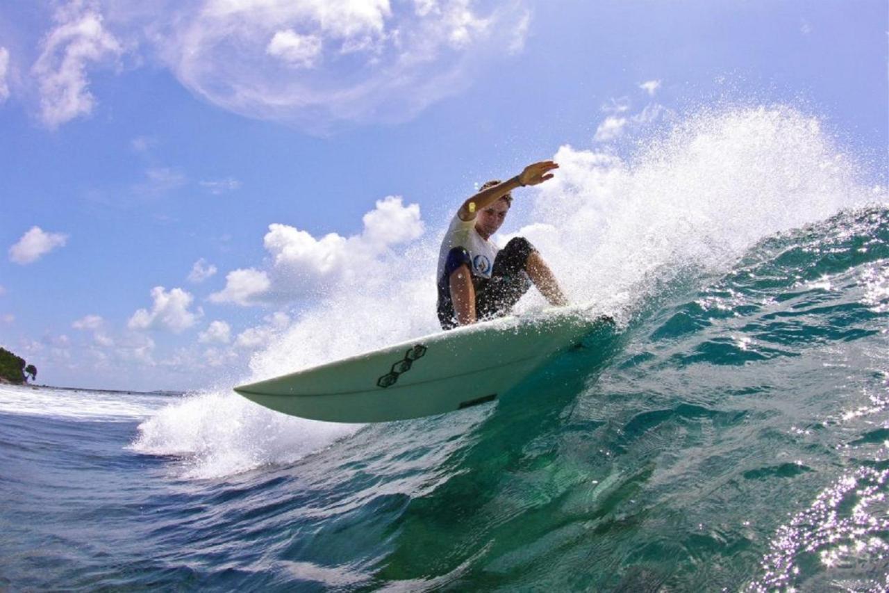 Batuta Maldives Surf View Hotell Thulusdhoo Exteriör bild