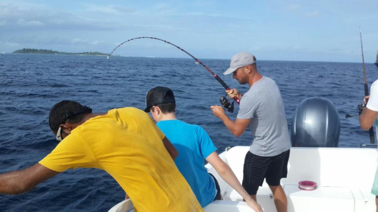 Batuta Maldives Surf View Hotell Thulusdhoo Exteriör bild