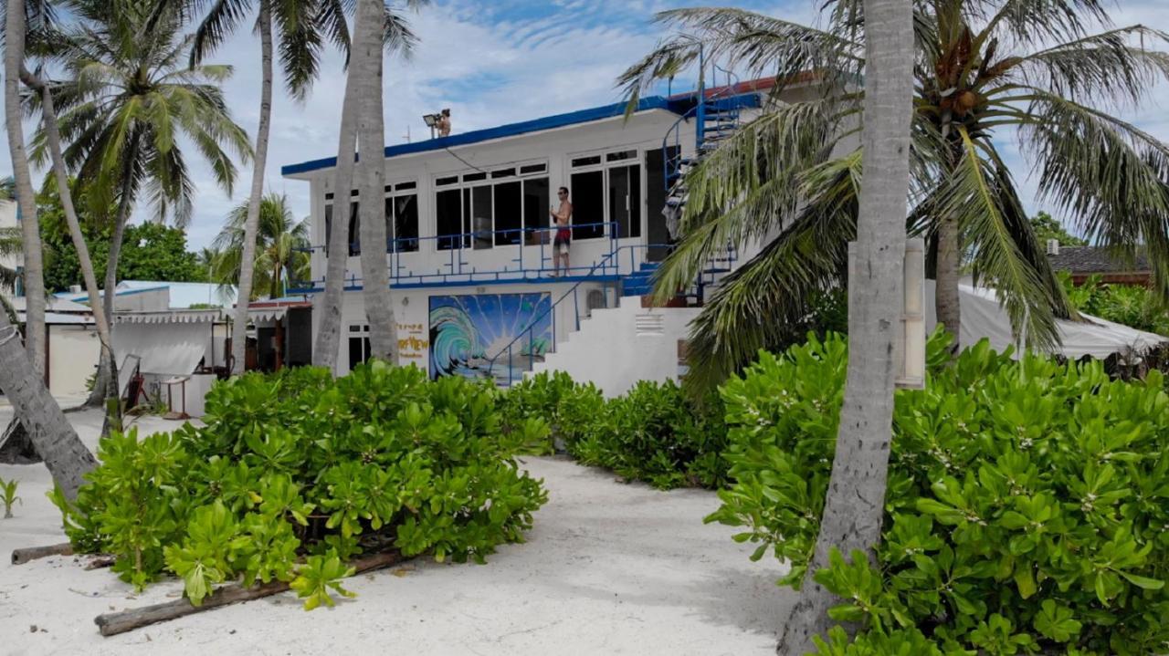Batuta Maldives Surf View Hotell Thulusdhoo Exteriör bild