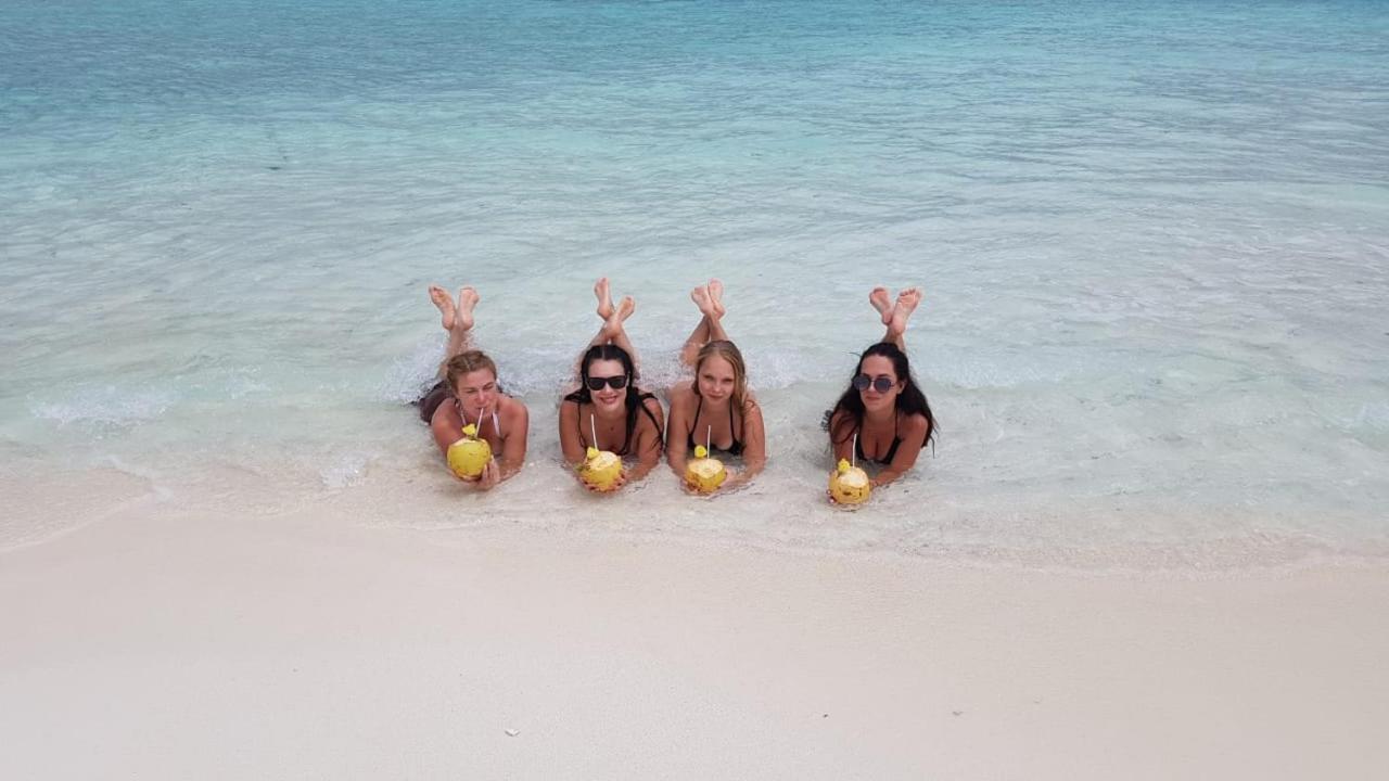 Batuta Maldives Surf View Hotell Thulusdhoo Exteriör bild