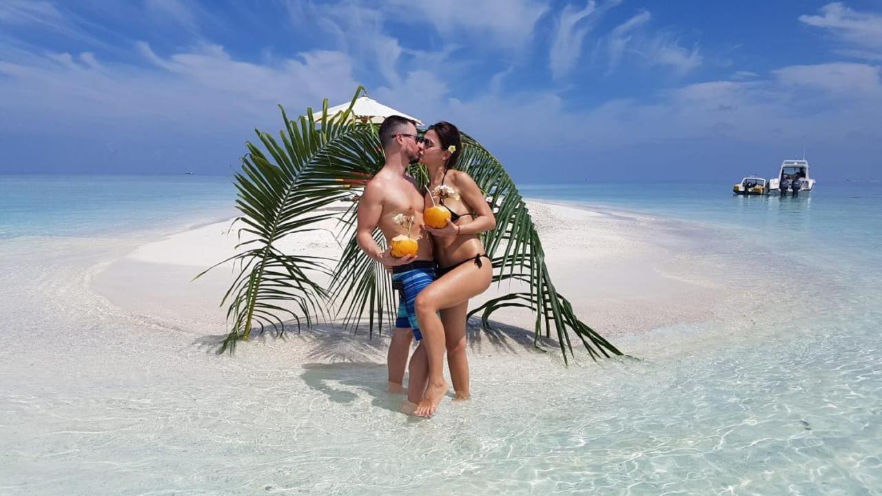 Batuta Maldives Surf View Hotell Thulusdhoo Exteriör bild